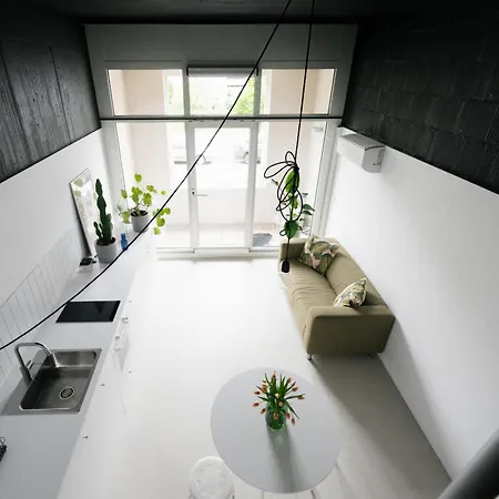 Stylish With A View Of Blue Church براتسيلافا