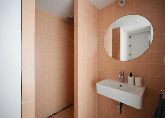 Stylish With A View Of Blue Church דירה