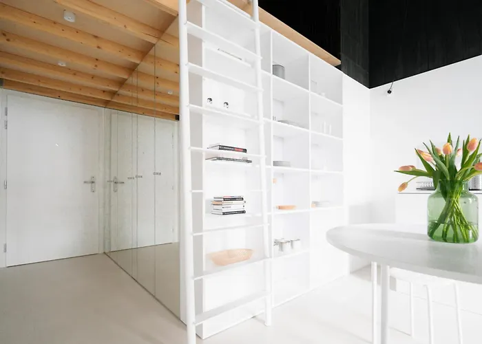 Stylish With A View Of Blue Church דירה *