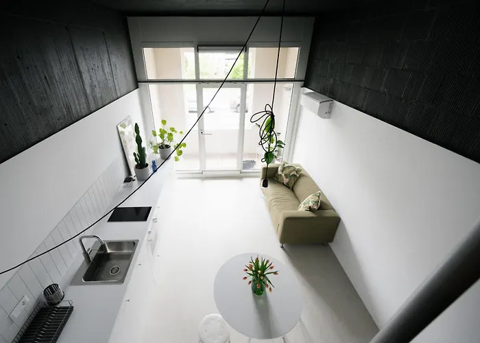 Stylish With A View Of Blue Church ברטיסלאבה