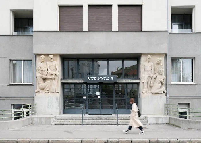 Stylish With A View Of Blue Church דירה